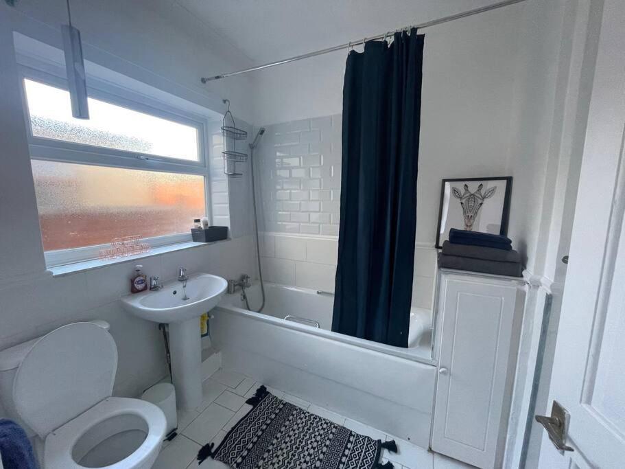 3 Bedroom House In Dartford Exterior photo